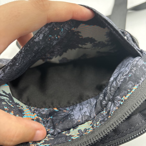 LULULEMON ATHLETICA | Mini belt bag in Psychedelic Toile Peri Purple Multi READ - Picture 11 of 16